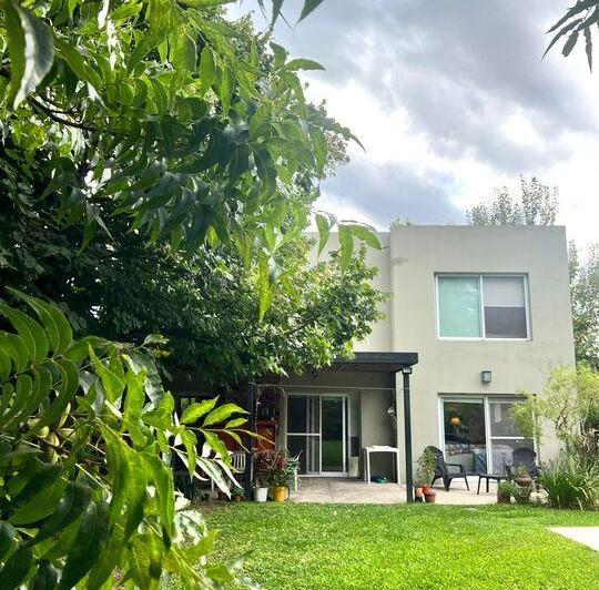 Casa · 190m² · 5 Ambientes · 3 Cocheras