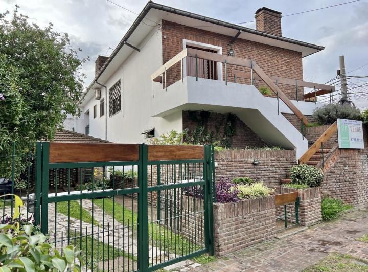 Casa · 151m² · 5 Ambientes · 4 Cocheras