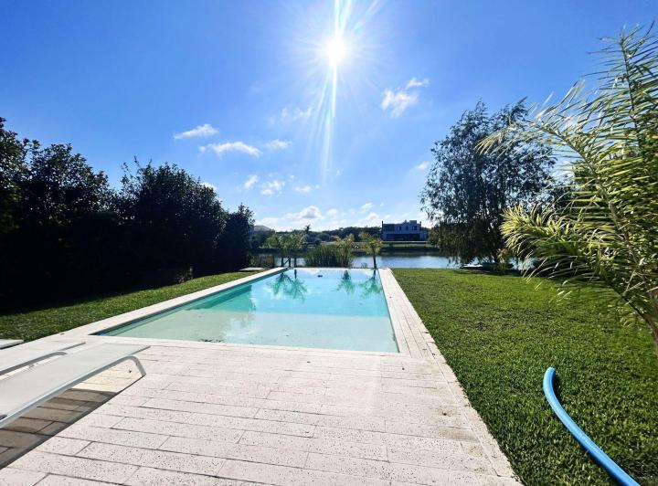 Casa · 295m² · 5 Ambientes · 3 Cocheras
