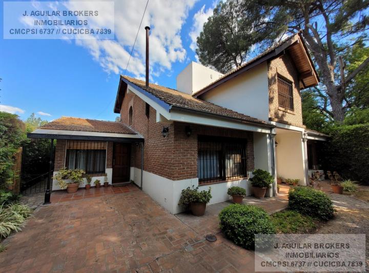 Casa · 195m² · 5 Ambientes · 2 Cocheras