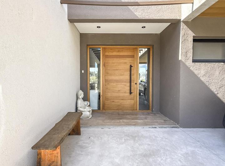 Casa · 196m² · 6 Ambientes · 2 Cocheras