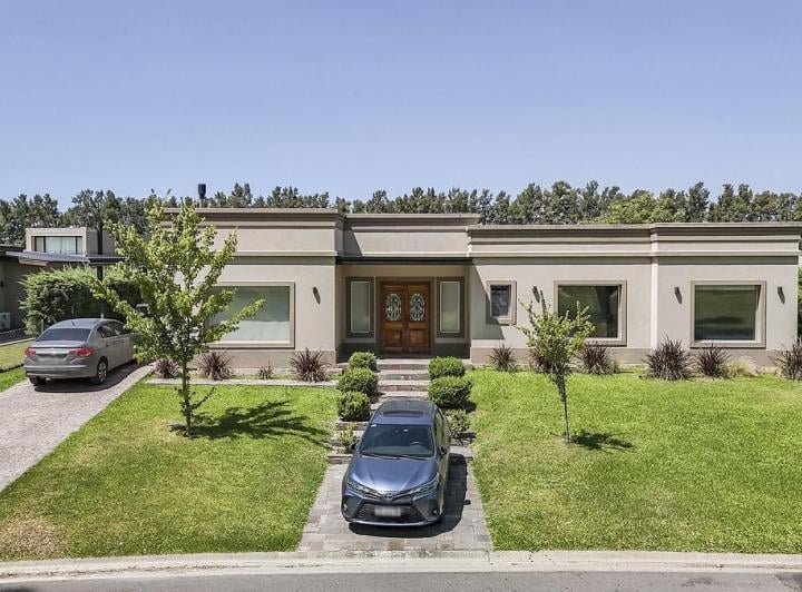 Casa · 190m² · 5 Ambientes · 1 Cochera