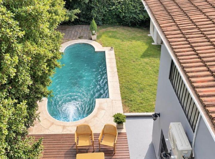 Casa · 293m² · 7 Ambientes · 2 Cocheras