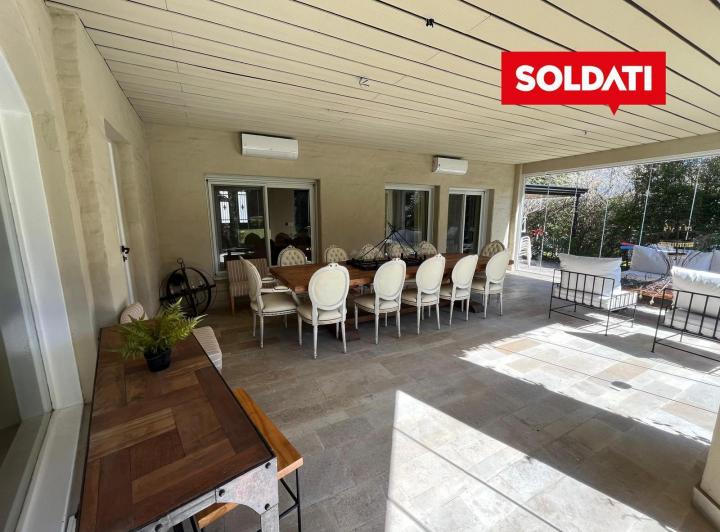 Casa · 370m² · 6 Ambientes · 2 Cocheras