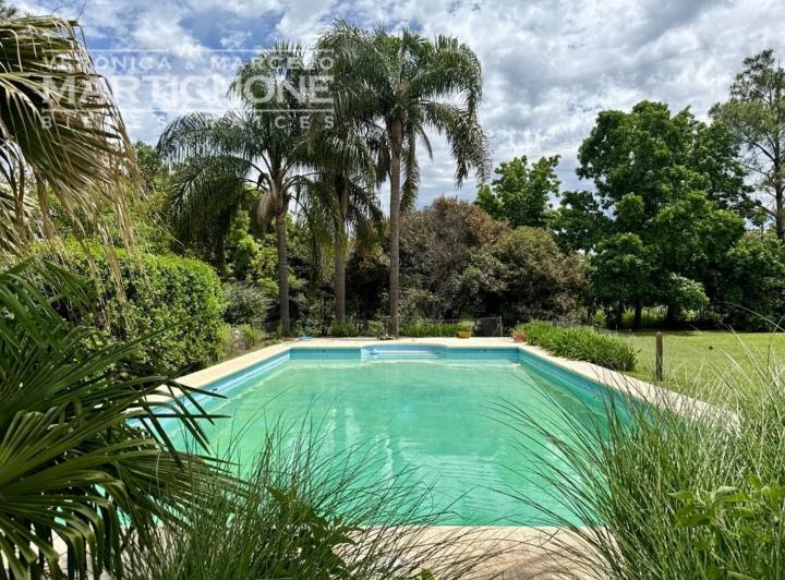 Casa · 330m² · 5 Ambientes · 5 Cocheras