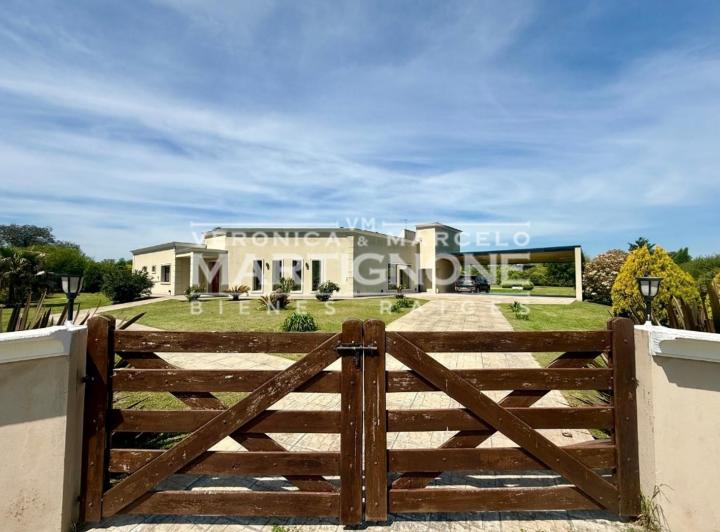 Casa · 180m² · 5 Ambientes · 3 Cocheras