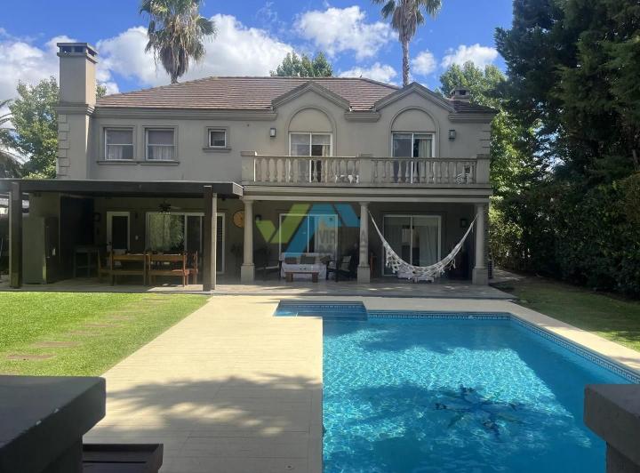 Casa · 350m² · 7 Ambientes · 1 Cochera