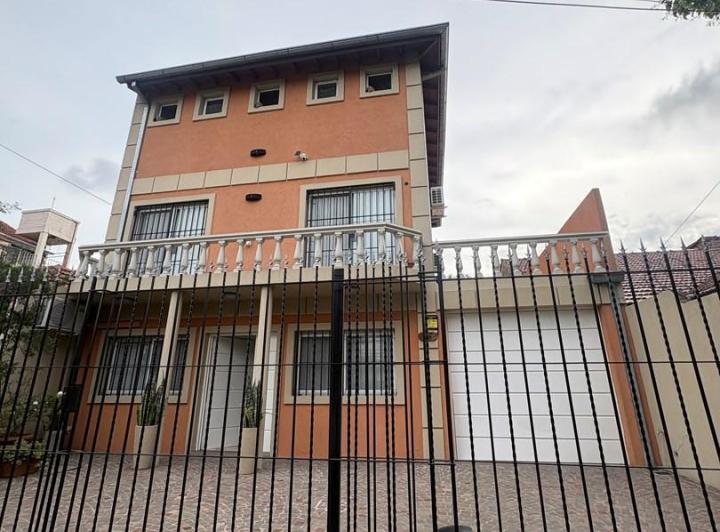 Casa · 280m² · 6 Ambientes · 2 Cocheras