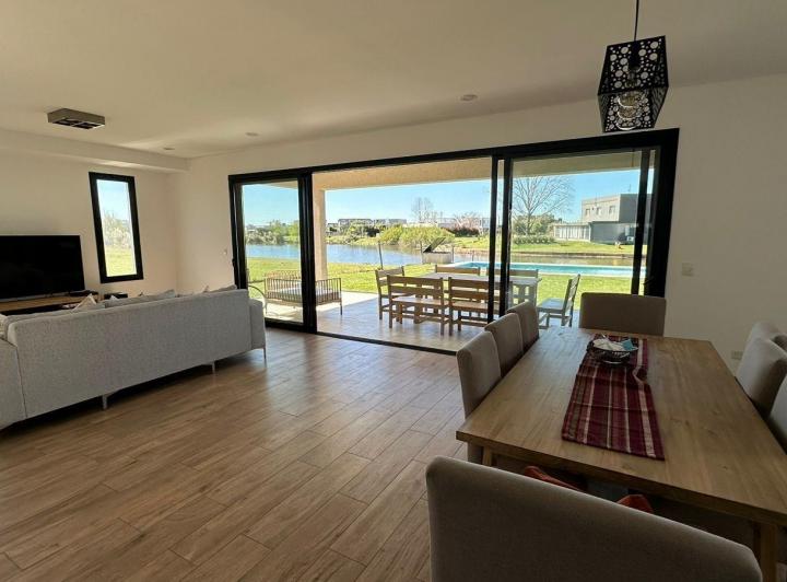 Casa · 272m² · 6 Ambientes