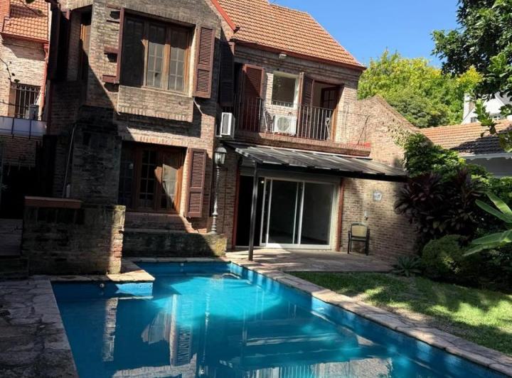 Casa · 275m² · 5 Ambientes · 1 Cochera
