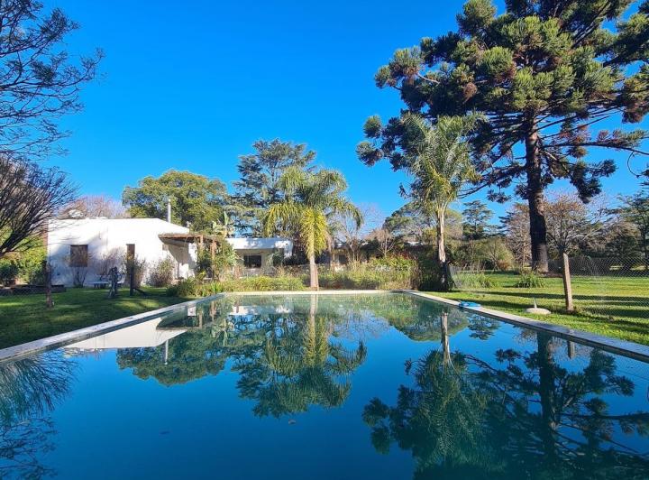 Casa · 400m² · 6 Ambientes · 2 Cocheras