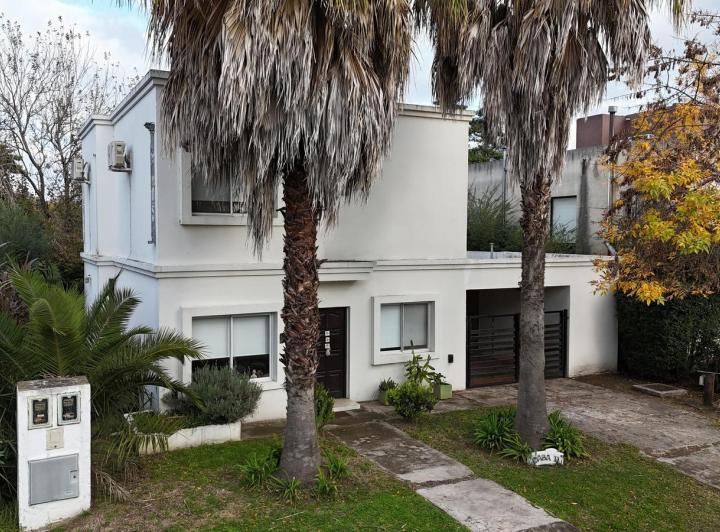 Casa · 168m² · 5 Ambientes · 2 Cocheras