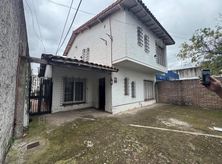 Casa · 200m² · 5 Ambientes · 1 Cochera