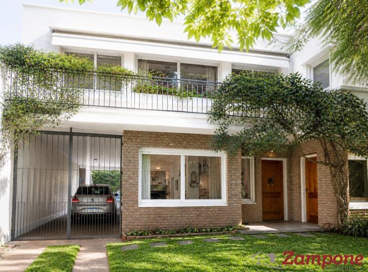 Casa · 242m² · 7 Ambientes · 3 Cocheras