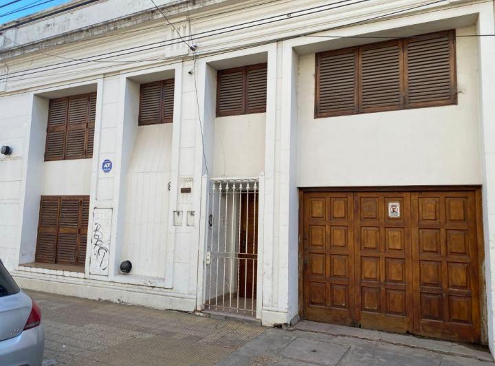 Casa · 190m² · 8 Ambientes · 3 Cocheras