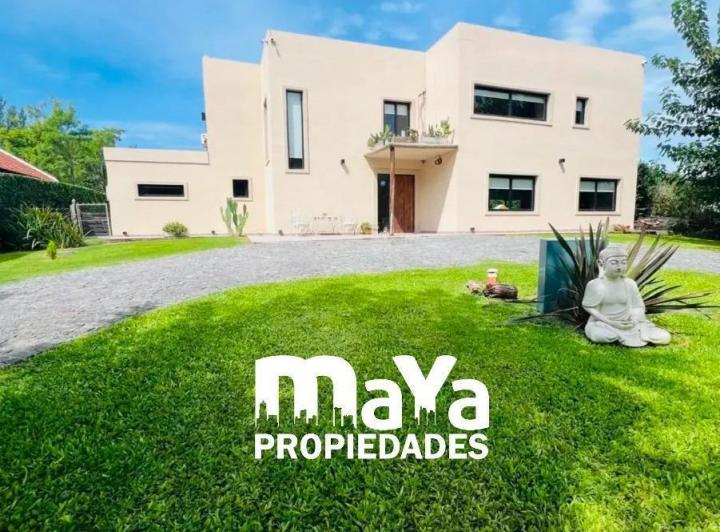 Casa · 220m² · 5 Ambientes · 4 Cocheras