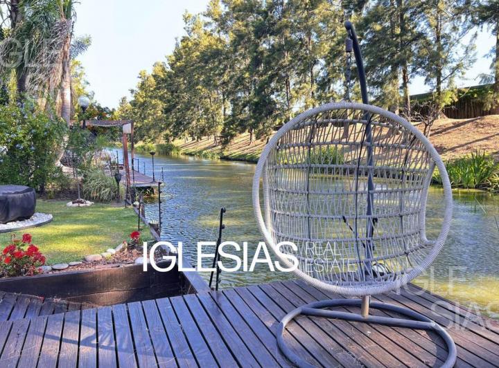 Casa · 331m² · 6 Ambientes · 2 Cocheras