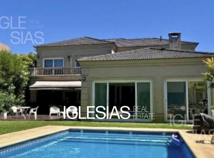 Casa · 370m² · 9 Ambientes · 1 Cochera