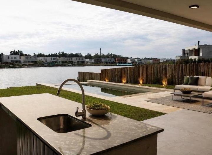 Casa · 311m² · 8 Ambientes · 4 Cocheras