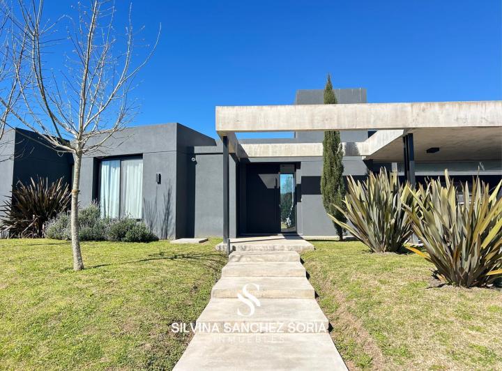 Casa · 208m² · 5 Ambientes