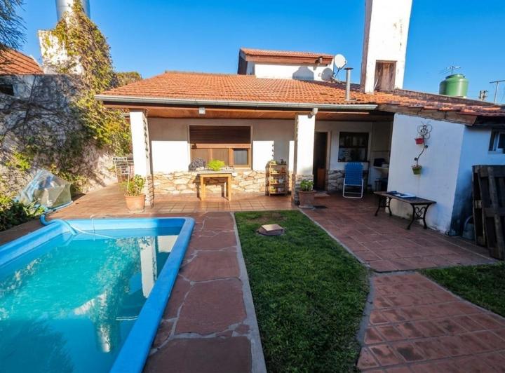 Casa · 280m² · 6 Ambientes · 2 Cocheras