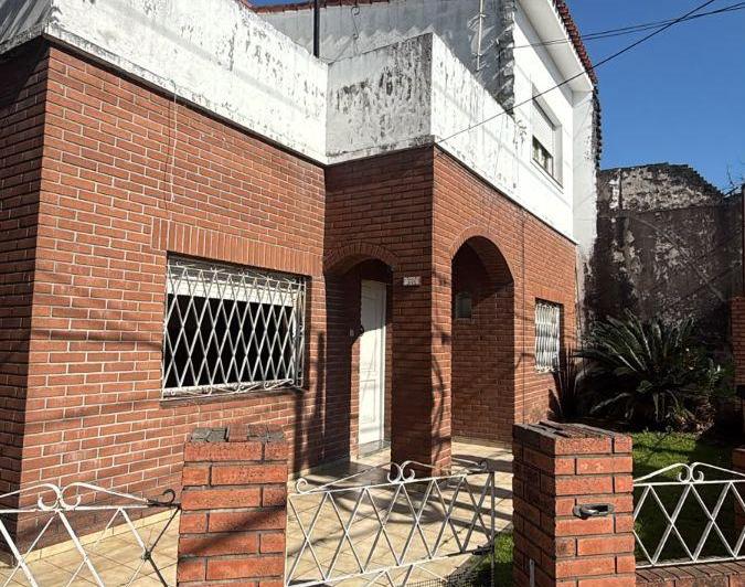Casa · 150m² · 6 Ambientes · 4 Cocheras