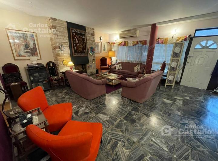 Casa · 280m² · 5 Ambientes · 1 Cochera