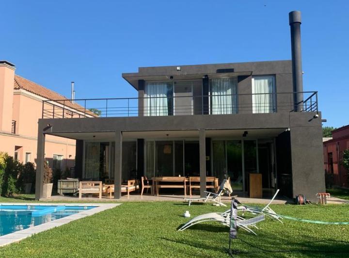 Casa · 313m² · 6 Ambientes