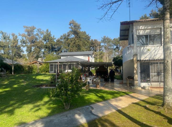 Casa · 240m² · 8 Ambientes · 1 Cochera