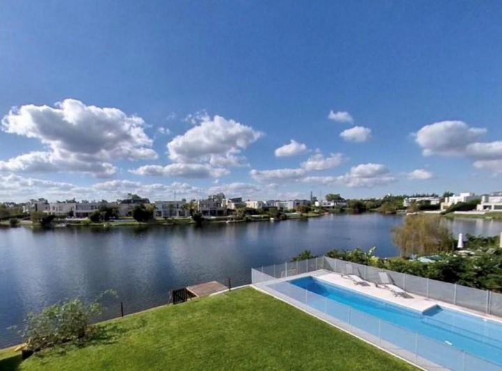 Casa · 465m² · 6 Ambientes · 1 Cochera