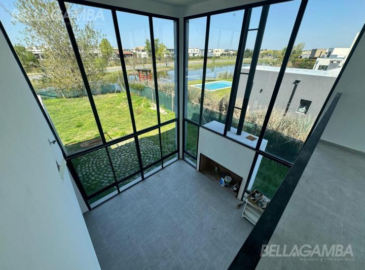 Casa · 190m² · 5 Ambientes · 2 Cocheras