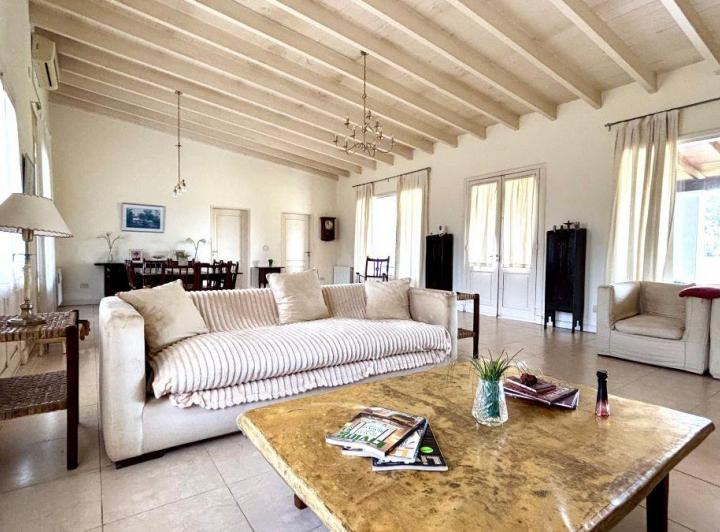 Casa · 280m² · 5 Ambientes · 3 Cocheras