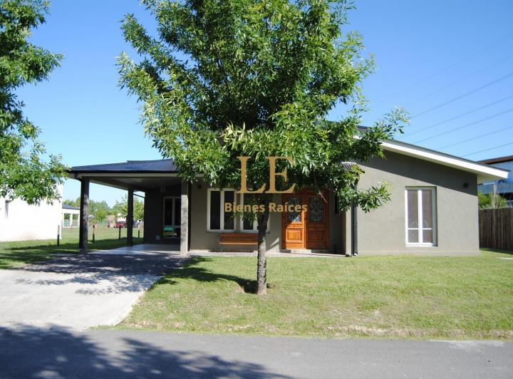 Casa · 160m² · 5 Ambientes · 4 Cocheras