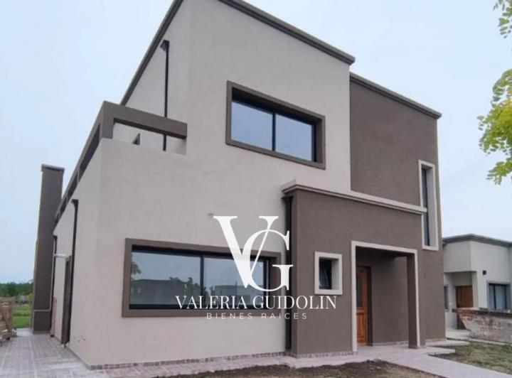 Casa · 221m² · 6 Ambientes · 1 Cochera