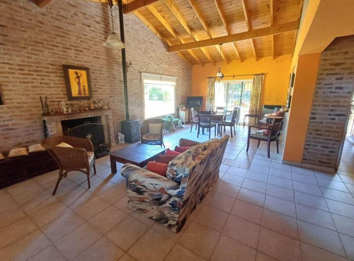 Casa · 190m² · 5 Ambientes · 2 Cocheras