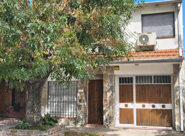 Casa · 220m² · 5 Ambientes · 1 Cochera