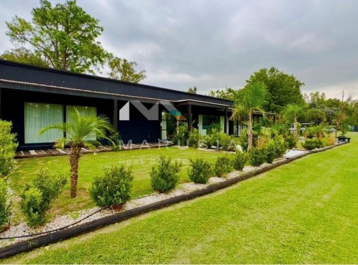 Casa · 600m² · 3 Ambientes · 1 Cochera