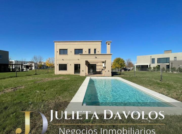 Casa · 158m² · 5 Ambientes · 2 Cocheras