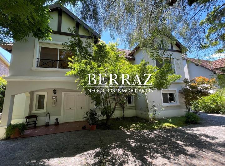 Casa · 245m² · 8 Ambientes · 2 Cocheras