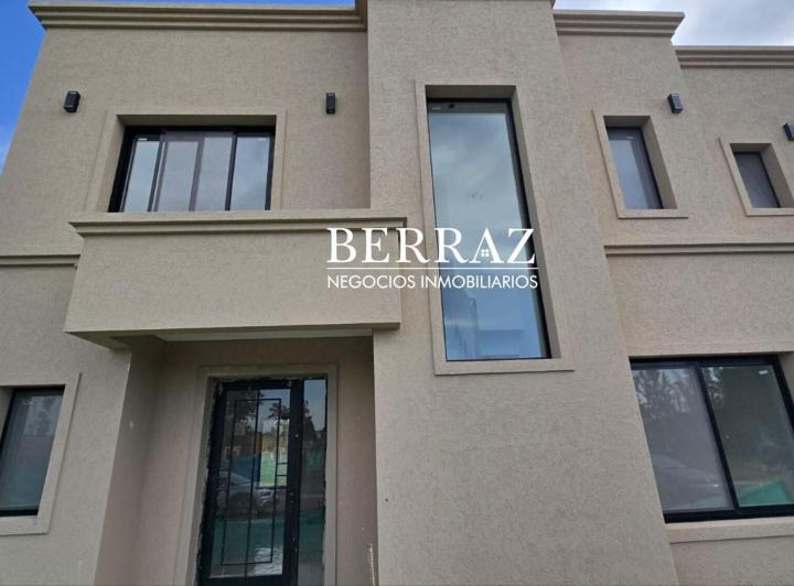 Casa · 147m² · 6 Ambientes · 3 Cocheras