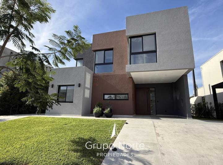 Casa · 225m² · 6 Ambientes · 1 Cochera
