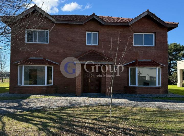 Casa · 207m² · 5 Ambientes · 1 Cochera