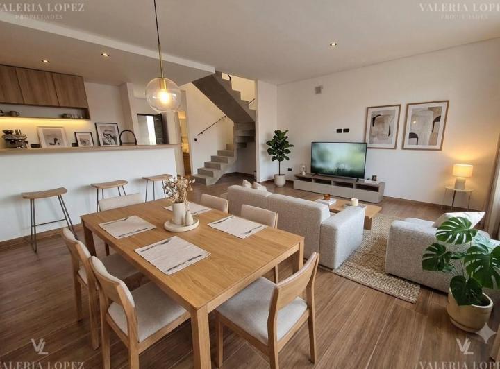 Casa · 140m² · 5 Ambientes · 2 Cocheras