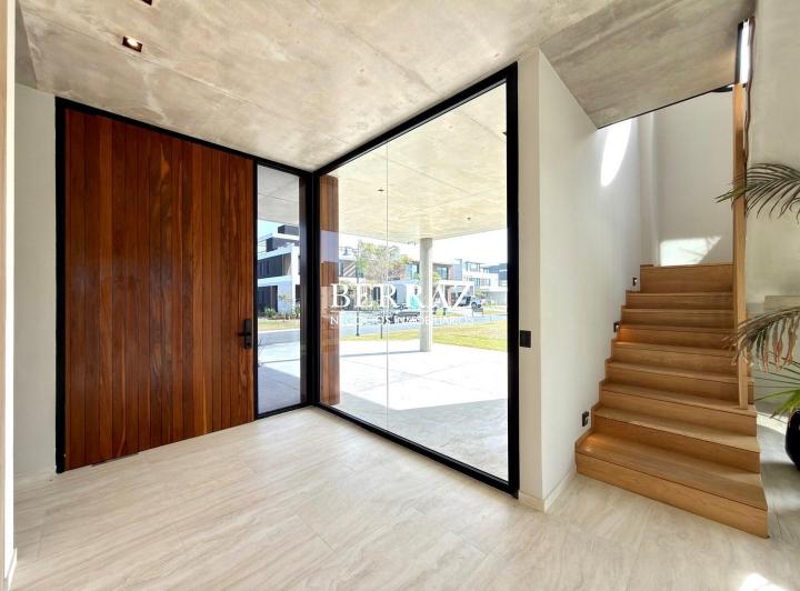 Casa · 500m² · 6 Ambientes · 2 Cocheras