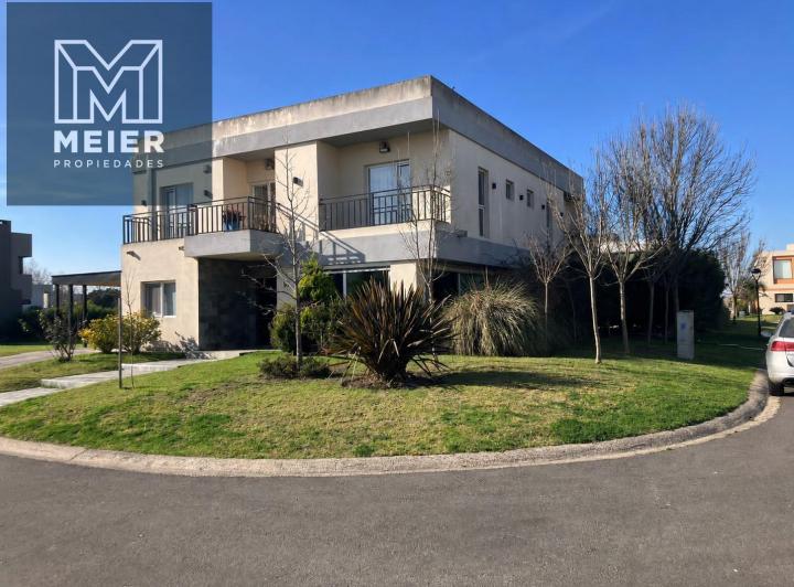Casa · 250m² · 7 Ambientes · 2 Cocheras
