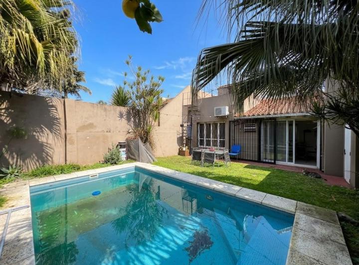 Casa · 236m² · 6 Ambientes · 1 Cochera
