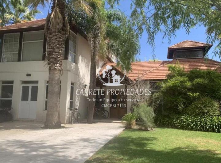 Casa · 350m² · 5 Ambientes · 2 Cocheras