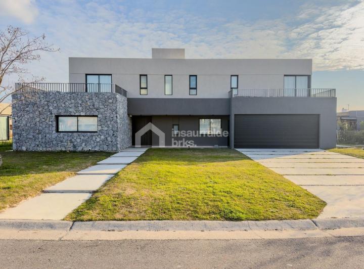 Casa · 212m² · 5 Ambientes