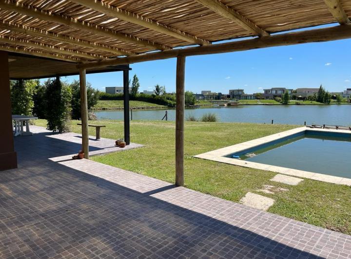 Casa · 175m² · 5 Ambientes · 2 Cocheras
