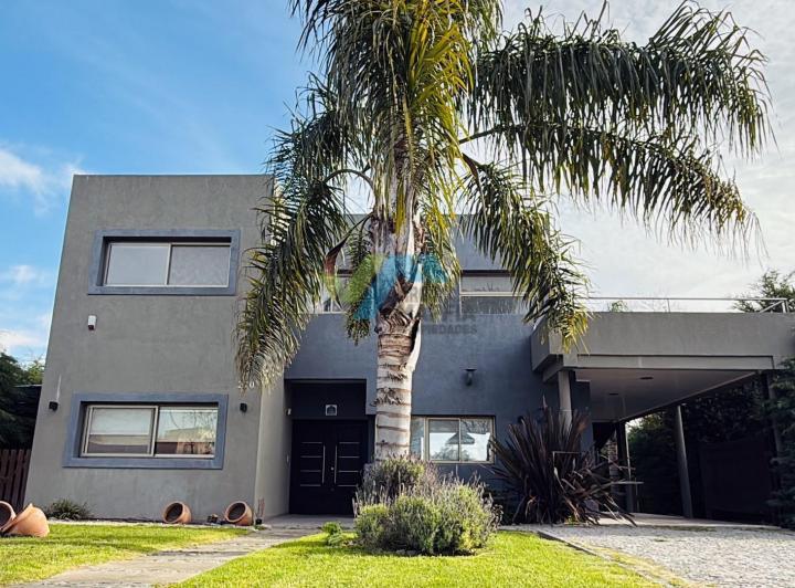 Casa · 280m² · 5 Ambientes · 2 Cocheras